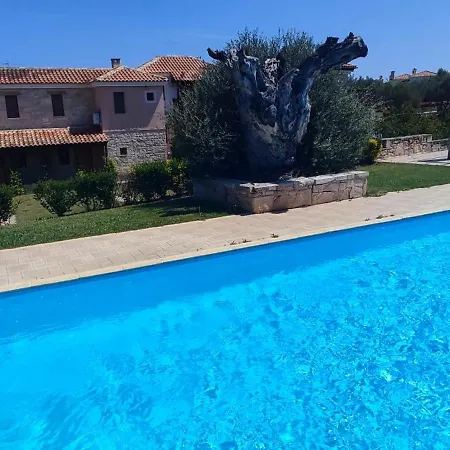 Garden&pool אפיטוס